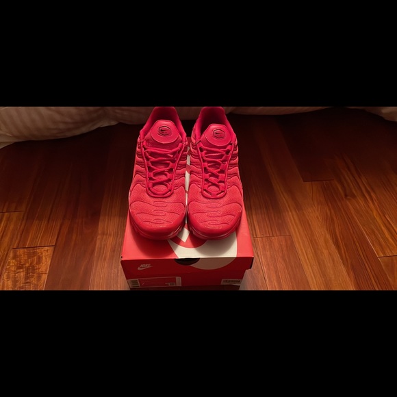Nike Air Max Plus University Red (Tn) 7Y/40 EU/6 UK - Picture 2 of 4